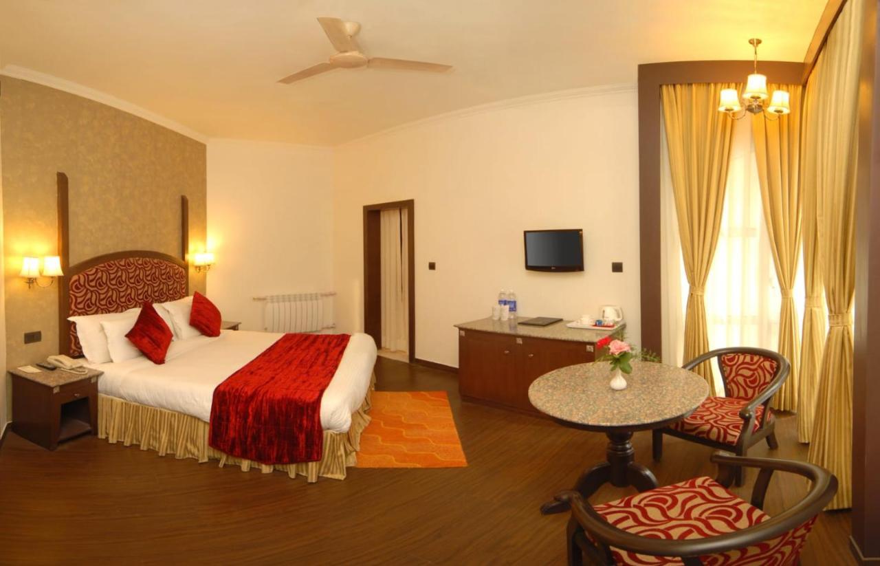 Hotel Arif Castle, ไนนิตาล ภายนอก รูปภาพ